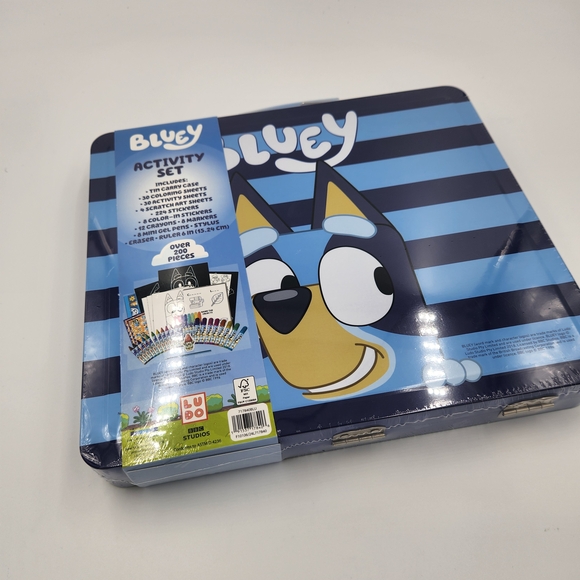 Bluey Deluxe Activity Art Set with Metal Carrying Case Boys and Girls 200+ pcs - Picture 7 of 10